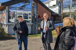Mesut Cetin besucht das Schwalbacher Jugendzentrum