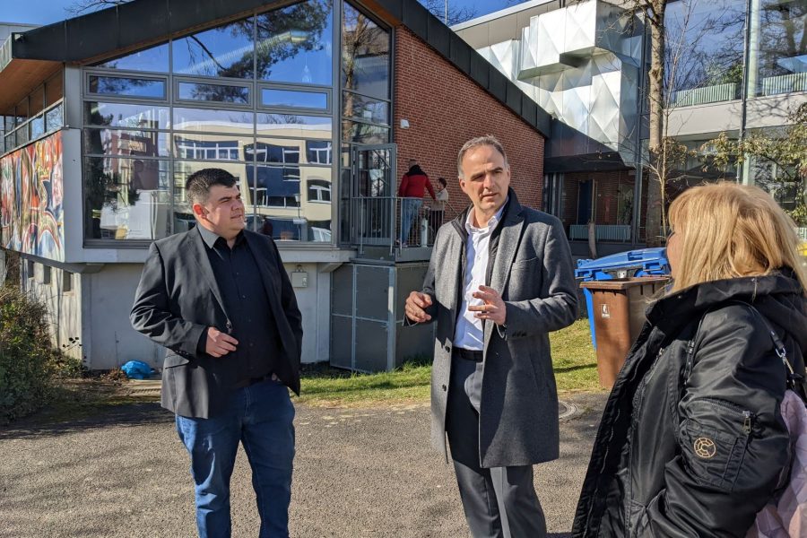 Mesut Cetin besucht das Schwalbacher Jugendzentrum